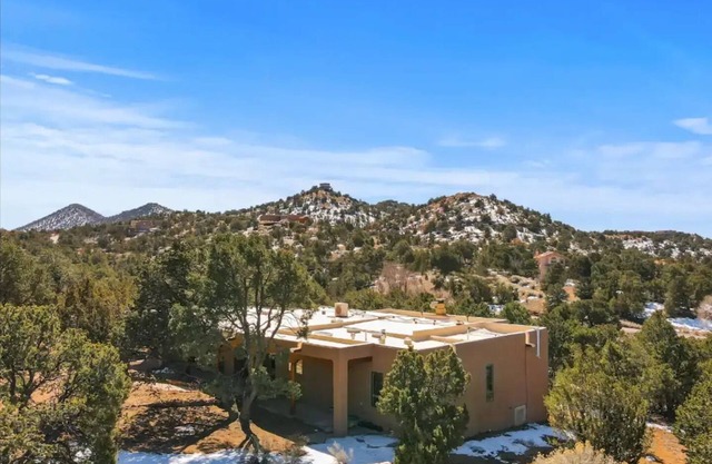 Privacy in the Pines - Hot Tub! Just 12 min to Santa Fe Plaza. Pet-Friendly!