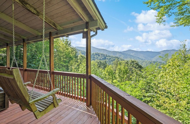 Private 2 Bd 2 Ba Cabin Views, Hot Tub, Near Parkway, King Master
