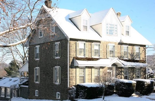 Private 2 bedroom, 1 bathroom suite in 19th Century House