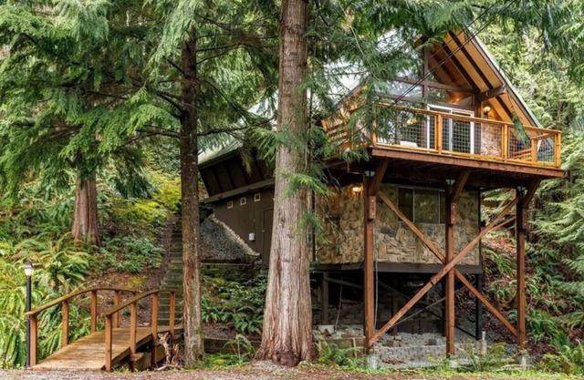 Private 2BR Creekside Chalet w/Wood Stove!