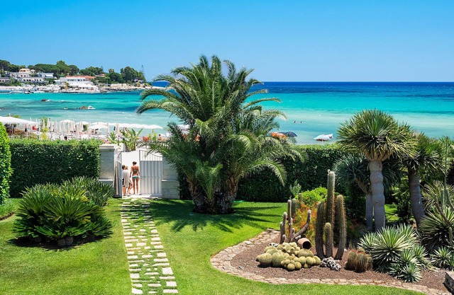 Private access to the sandy beach. Fontane Bianche, Sicily
