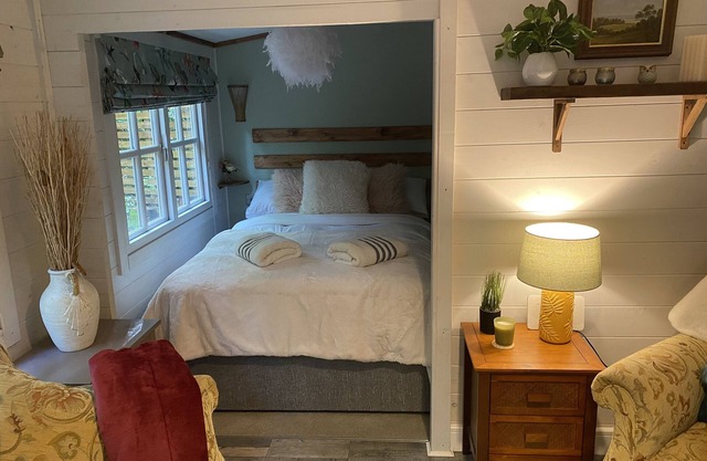 Private and Secluded Cabin in Rowfant