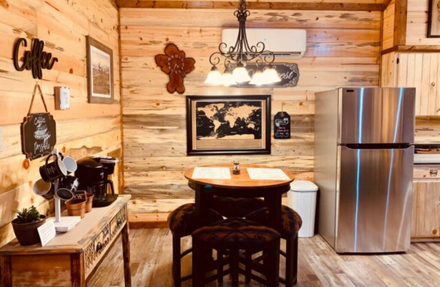 Private area, electric fireplace, free internet, pond, near lake