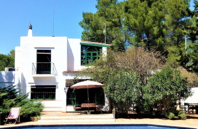 Private Beach Villa & Big Pool, Restaurants & Shop