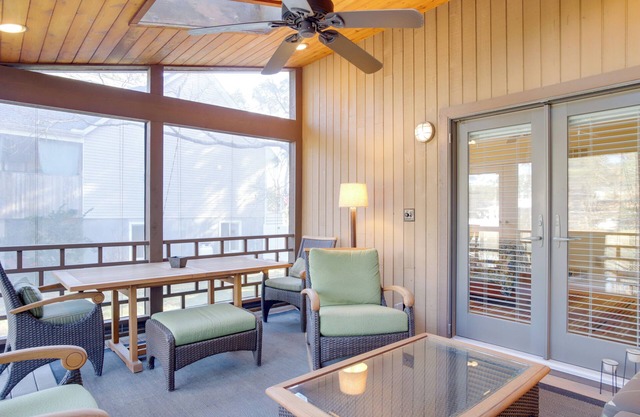 PRIVATE BEACH! CANAL VIEWS! LINENS INCLUDED!