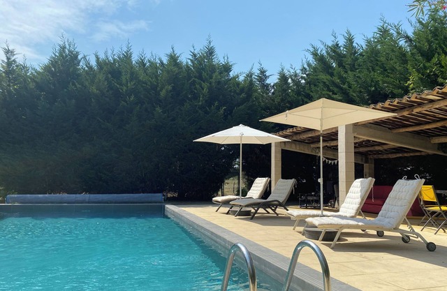 Private bed and breakfast on a Family farm 5 minutes from Saint Remy de Provence