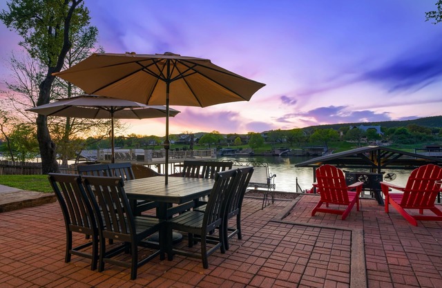 Private Boat Launch | Lakefront | Putting Green | Firepit