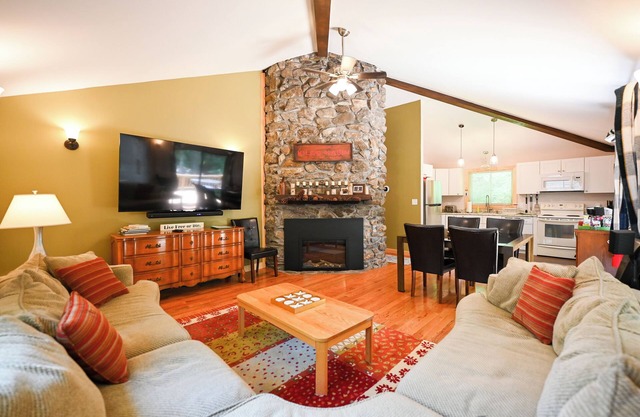 Private Brookside Getaway