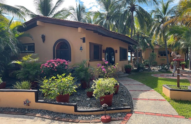 Private bungalow on the beach with WiFi and AC in Playa Blanca, Zihuatanejo