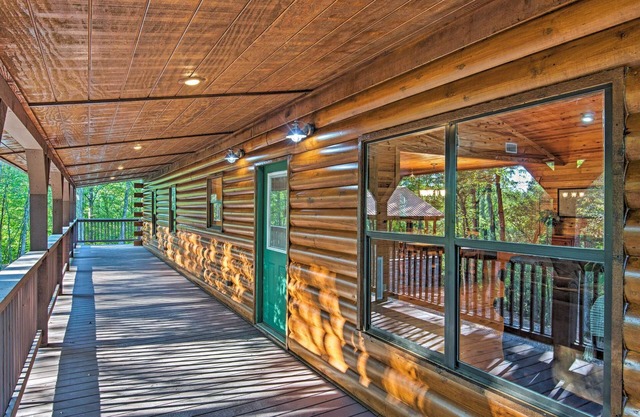 Private Cabin on 25acres w/Huge Grilling Pavilion