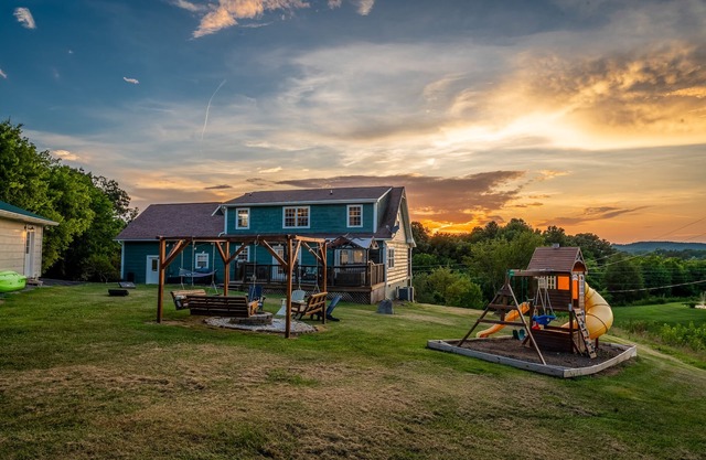 Private cabin with amenities ⭐️Location⭐️Spa Pool⭐️Hot tub⭐️Firepit⭐️Pets