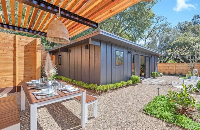 Private cottage on 10 acres in Glen Ellen