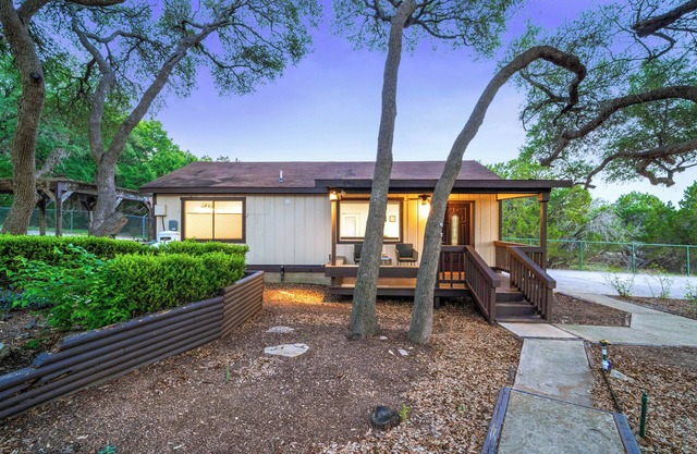 Private Cottage w HOT TUB & Oak Grove