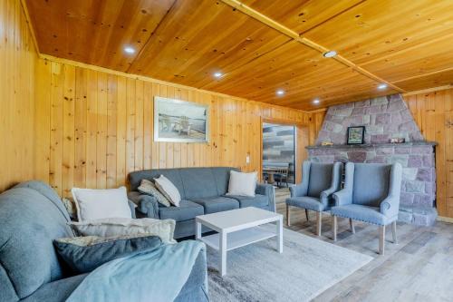 Private cottage with 26 acre & outdoor games