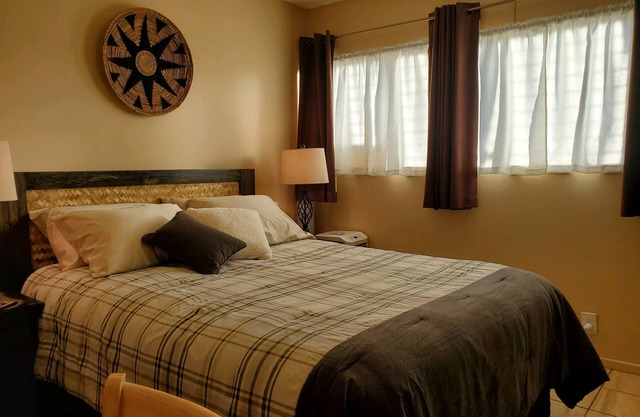 Private Cozy Studio walking distance to beaches, shops, restaurants and bars