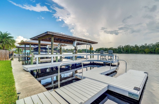 Private Dock & Water Views! Homosassa Retreat