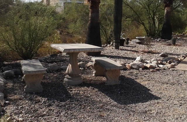 Private entrance, large quiet casita at end of cul de sac. NW, Easy access I-10.