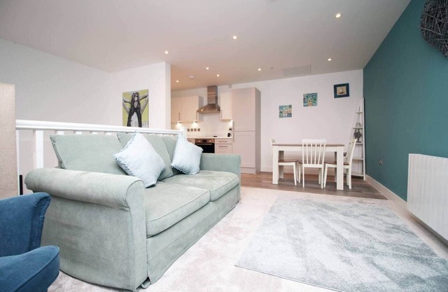 Private entrance Maisonette, near Beach & Bars!