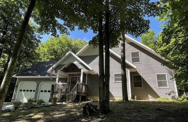 Private Glacial Hills Bellaire Home