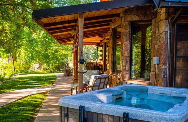 Private glamping venue, prohibition barn, pool, spa, horses and more