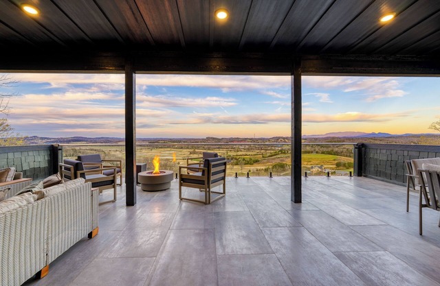 Private Golf Sim, Firepit & Mountain View Near Dollywood | New Construction!