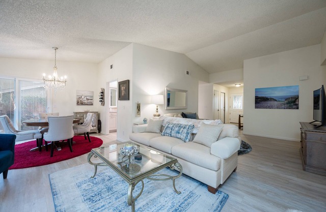 Private home with ocean view deck in peaceful, upscale neighborhood. 30-day min.