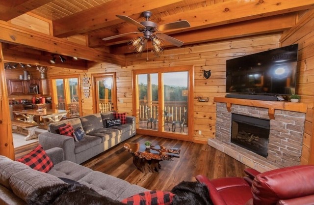 ❤️Private Indoor PoolCabin!Close to Everything,King Beds,TheaterRm,Mountain View❤️