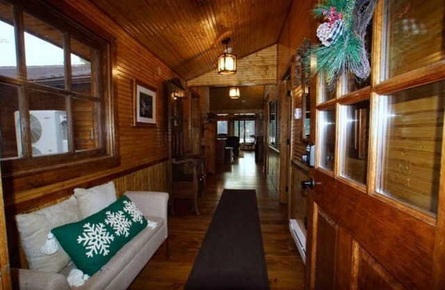 Private Lakefront Cozy Cabin