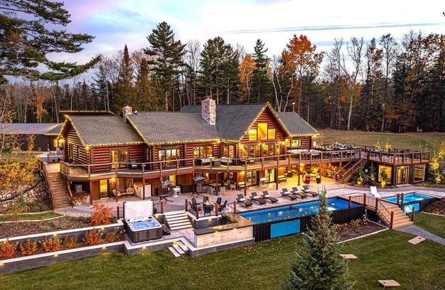 Private Lodge 15 Beds/11 Baths Long Lake Sleeps 70