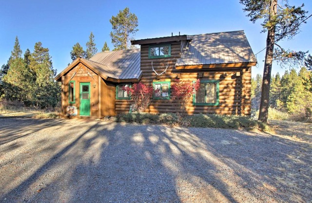 Private Log Cabin in Bend with Deschutes River View!