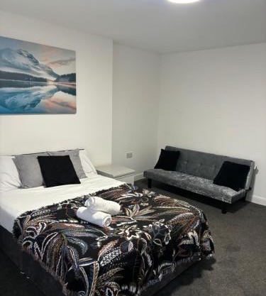 Private Minimalist 2 Bedroom Apartment with Netflix