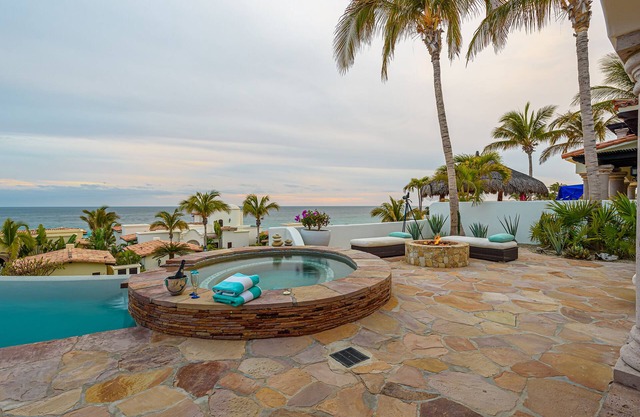 Private ocean view 4bd villa. Pet friendly. Steps to the Pristine Beach.