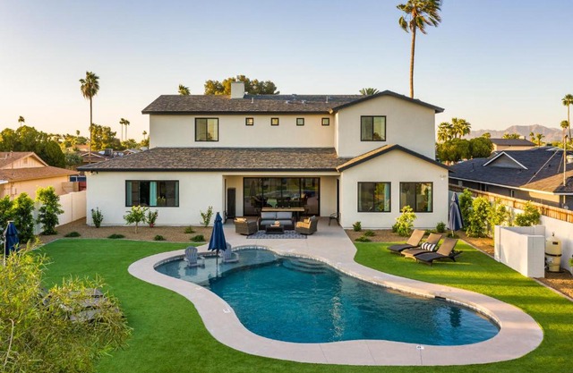 Private Outdoor Pool-Gourmet Kitchen-Arcade Game Room
