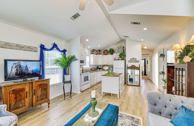 Private Pavilion: Countryside Cottage in Celina!