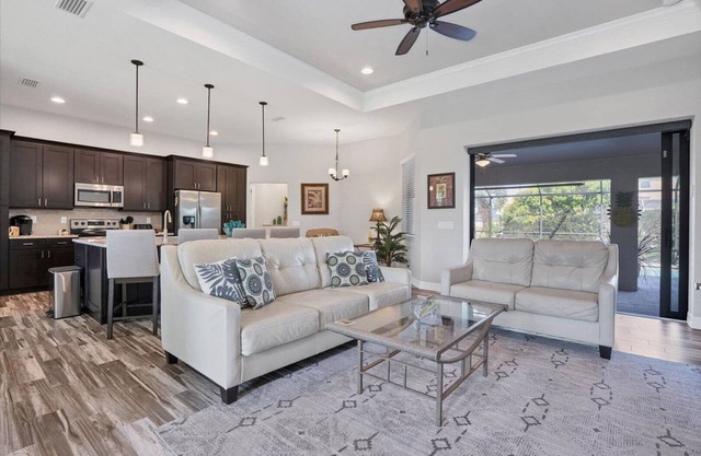 🥇 Private Pool Home in quiet neighborhood (CH1124)