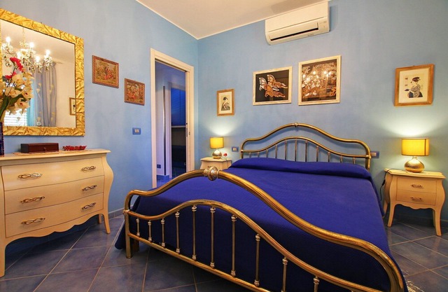 Private pool, large Garden, Terrace, Air conditioning, Wi-Fi, near the Sea.