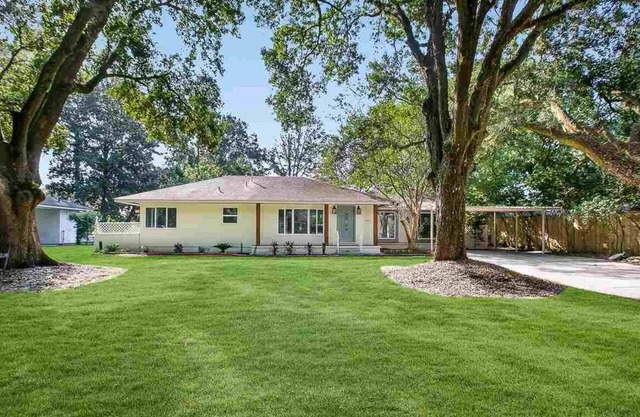 Private Pool! Mid-City Stay! 10 min to LSU!