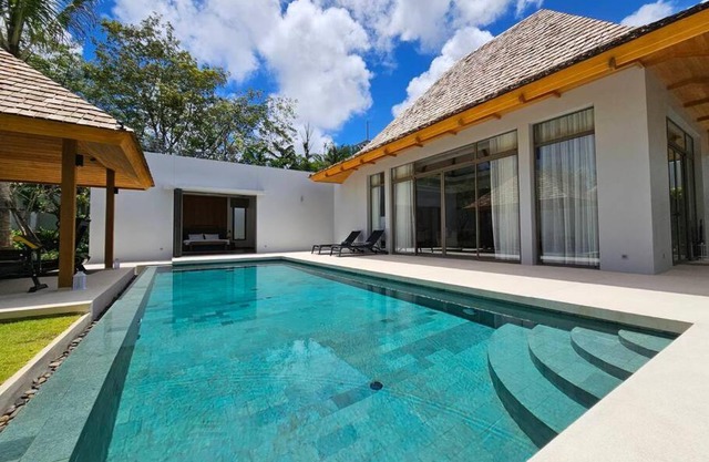 Private pool villa 3 Bed, 3 Bath near airport