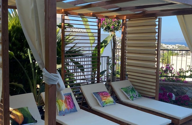 Private Pool Villa Margarita