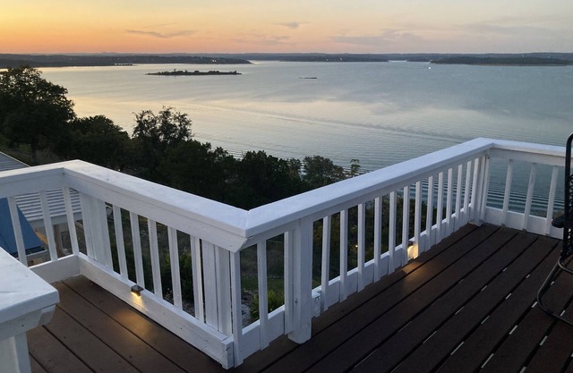 Private romantic lodgings located in wine cellar overlooking Canyon Lake