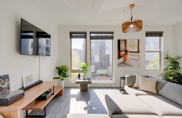 Private Rooftop w/Cold Plunge: Modern Townhome