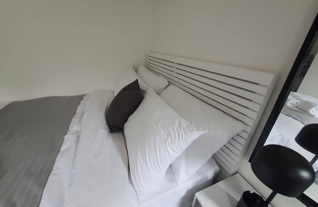 Private Room - Ensuite Bathroom - Free Parking