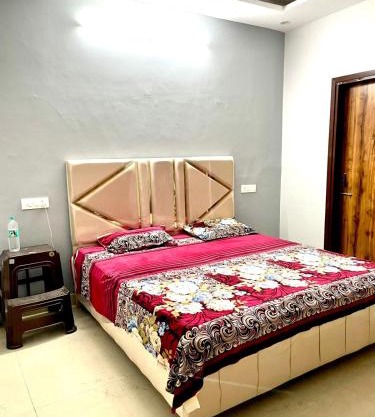 Private Room in Peaceful Flat Attached Washroom