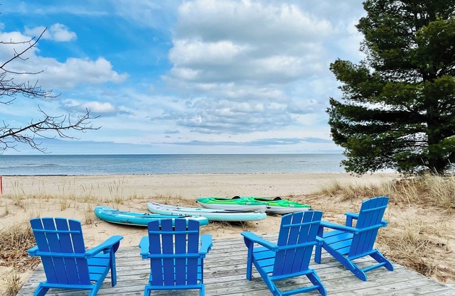 Private Sandy Beach-Beach Volleyball-Game Room-Fire pit