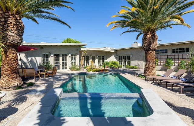 Private Spacious Updated Mid-Century Hideaway