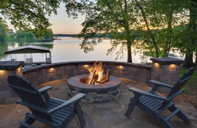 PRIVATE WATERFRONT DOCK, CANOES, GAME ROOOM, FIREPIT, LILYPADnAll this and more!