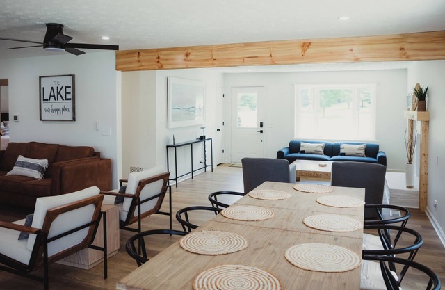 Private waterfront lake retreat!