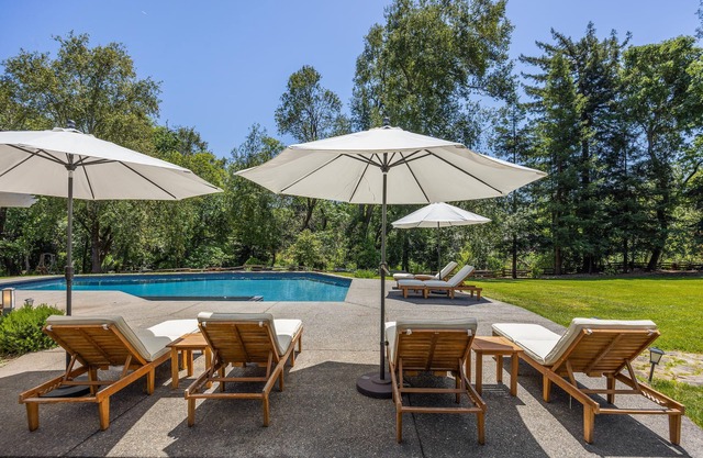 Private Wine Country Oasis On 2 Acres w/Pool, Spa, Creek & Vineyard