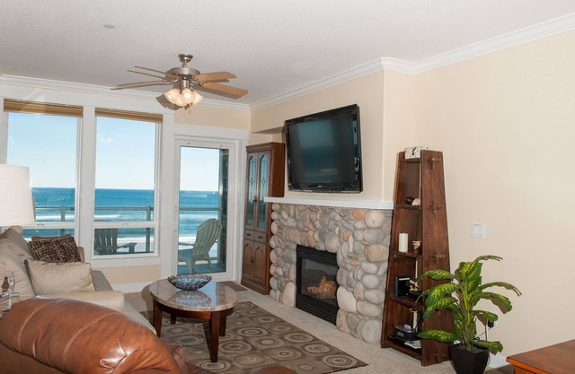 Promo! Oceanfront Condo w/Private Hot Tub, Indoor Pool, WiFi and More!