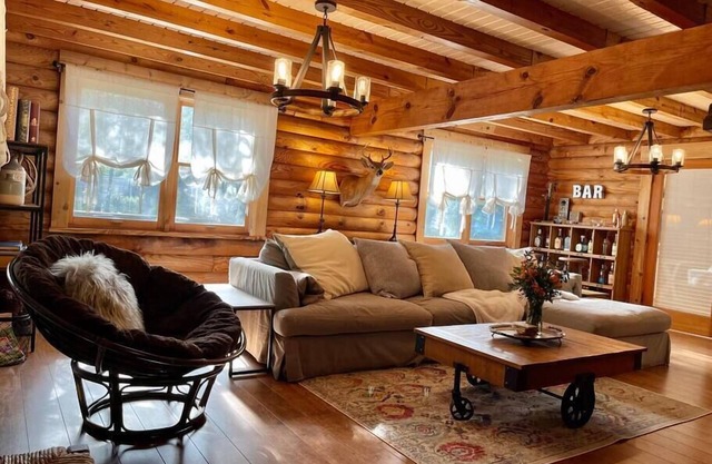 Prv 6/4 Gated Log Cabin Pool Home w/ Guest House!